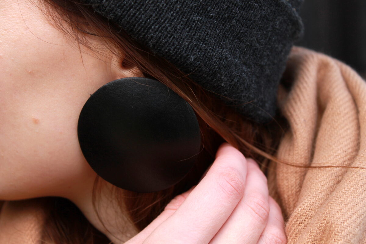 Round leather earrings. 6 cm