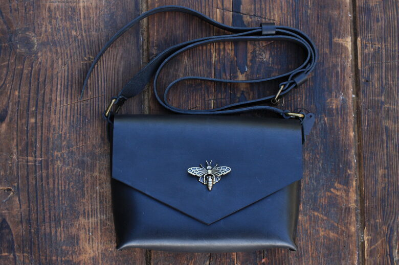 Ādas soma. Kukainītis. M