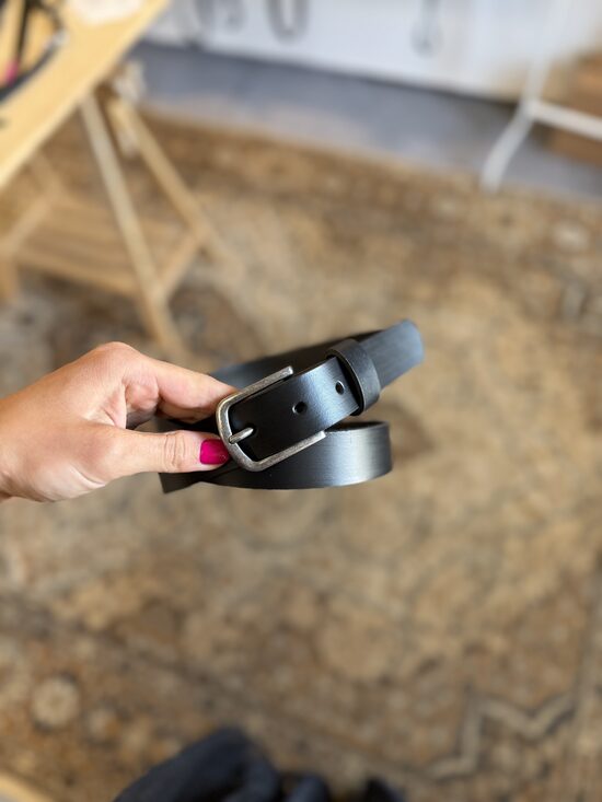 Ādas josta ar vecinātu sprādzi. 3 cm