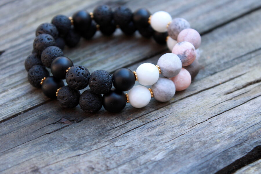 Rozā zebras jašma, Lavas akmens, ahāta un nefrīta aproce