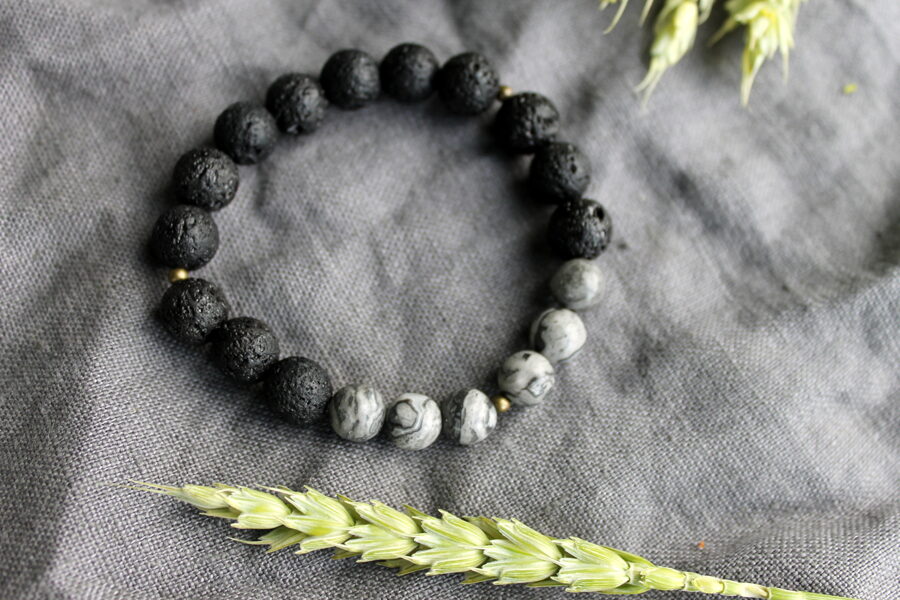 Pikaso Jašma un Lavas akmens aproce