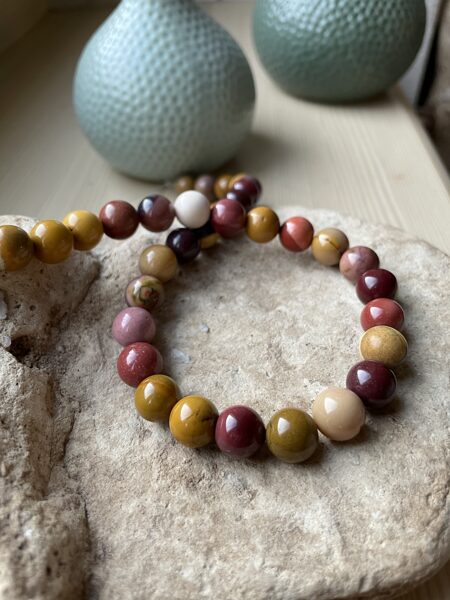 Mokaīta jašmas rokassprādze. Rudens