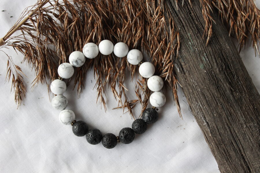 Hovlīta un lavas akmens aproce. 10 mm