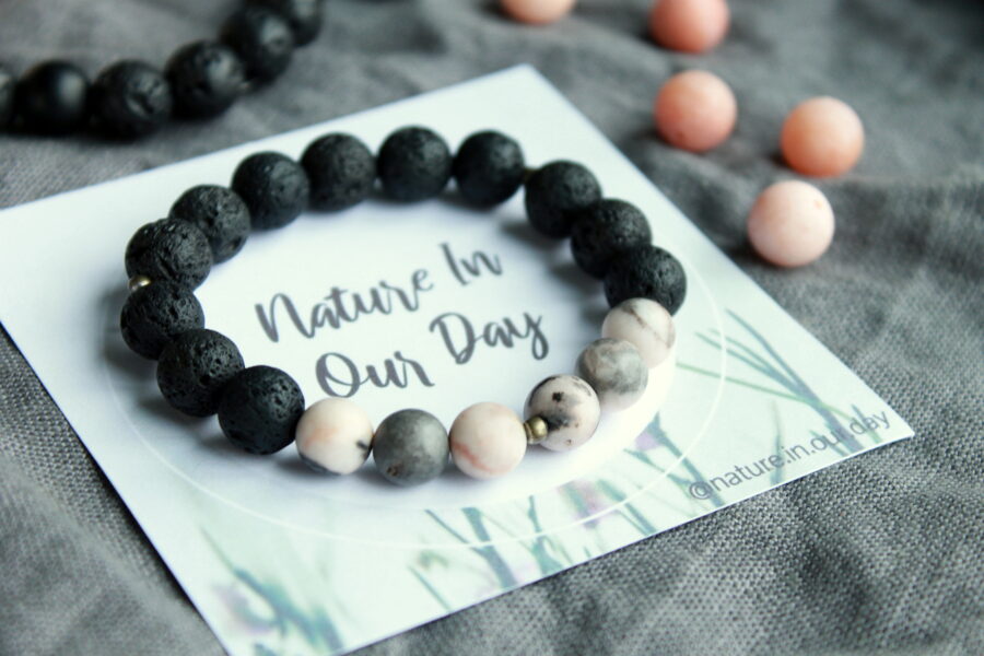 Rozā Jašma un Lavas akmens aproce