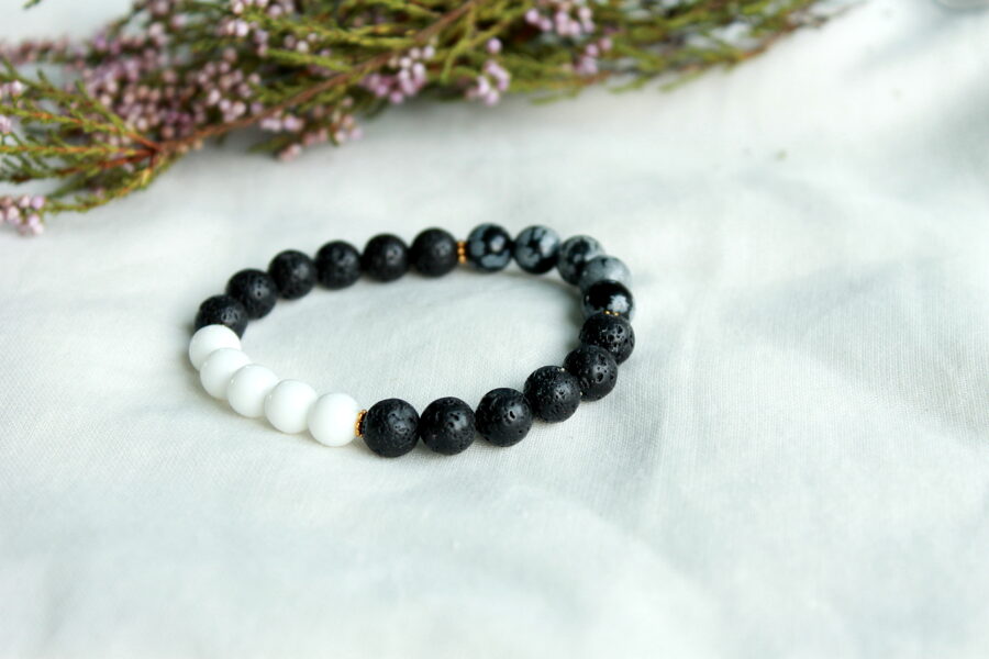 Sniegpārslu jašma, Tridakna un Lavas akmens aproce.