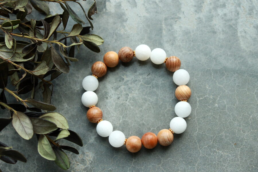 Baltā nefrīta un Rozes koka aproce