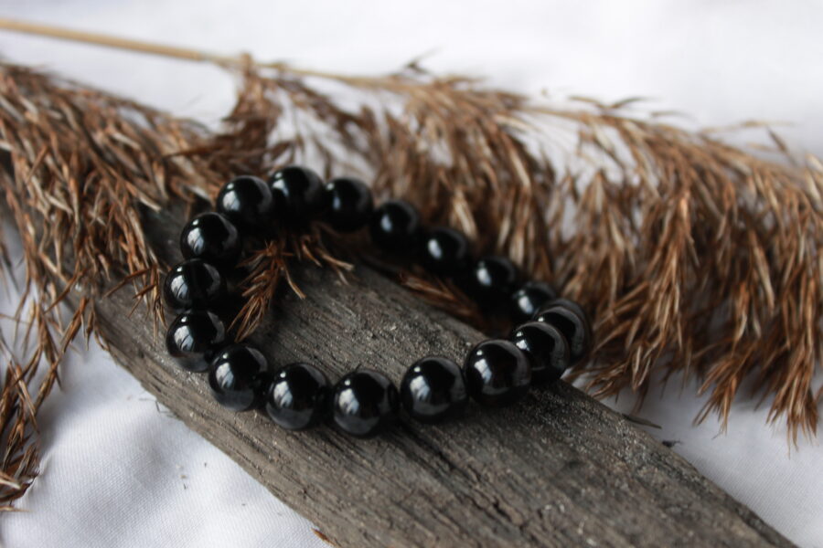 Melna ahāta aproce. 10 mm