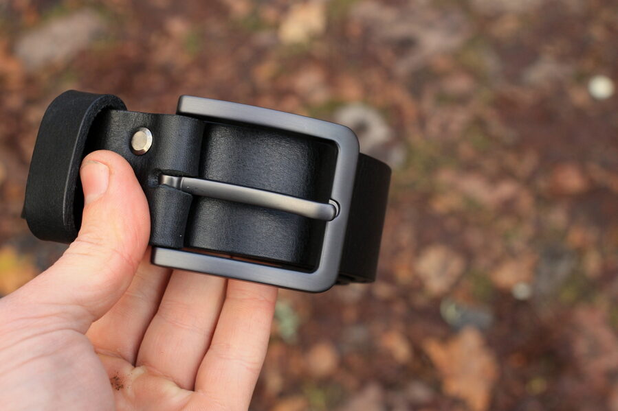Leather belt with black buckle. 4 cm
