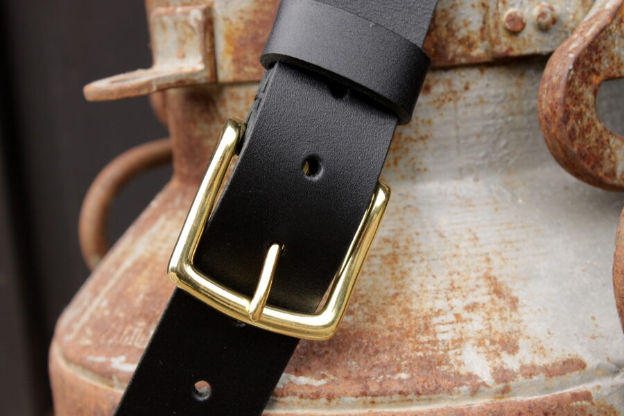 Leather belt with brass buckle. 4 cm