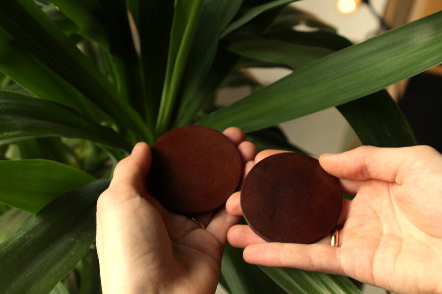 Round brown leather earrings. 6 cm