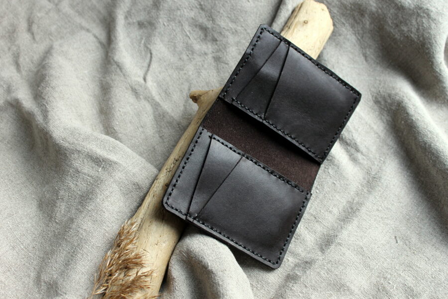 Bifold leather card wallet. Dark brown