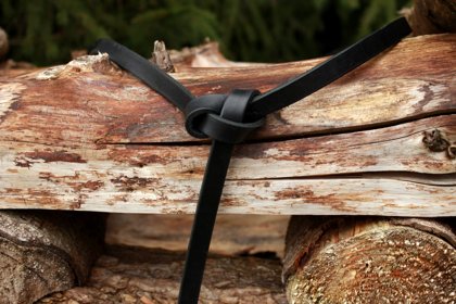Black leather knot belt