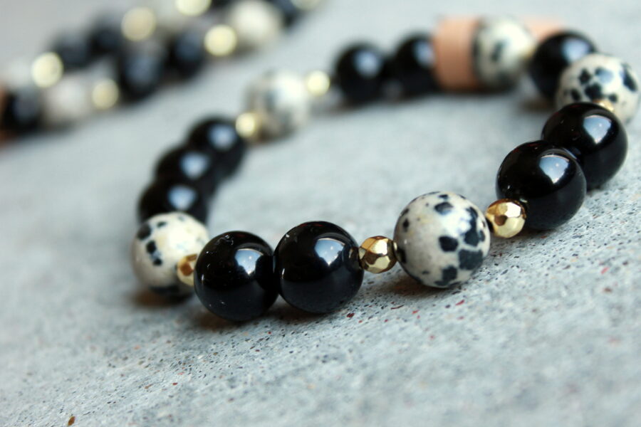 Dalmatian jasper and black agate bracelet. 10 mm